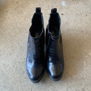 Faux croc platform ankle boots size 8